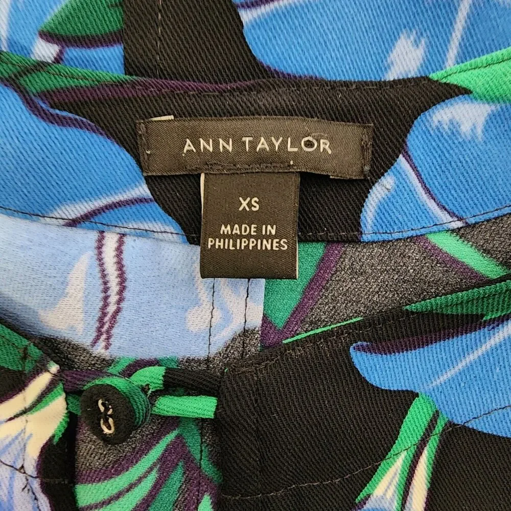 Ann Taylor Womens Top XS Garden Spit Neck 3/4 Sleeve Floral Print Fresh Grass
